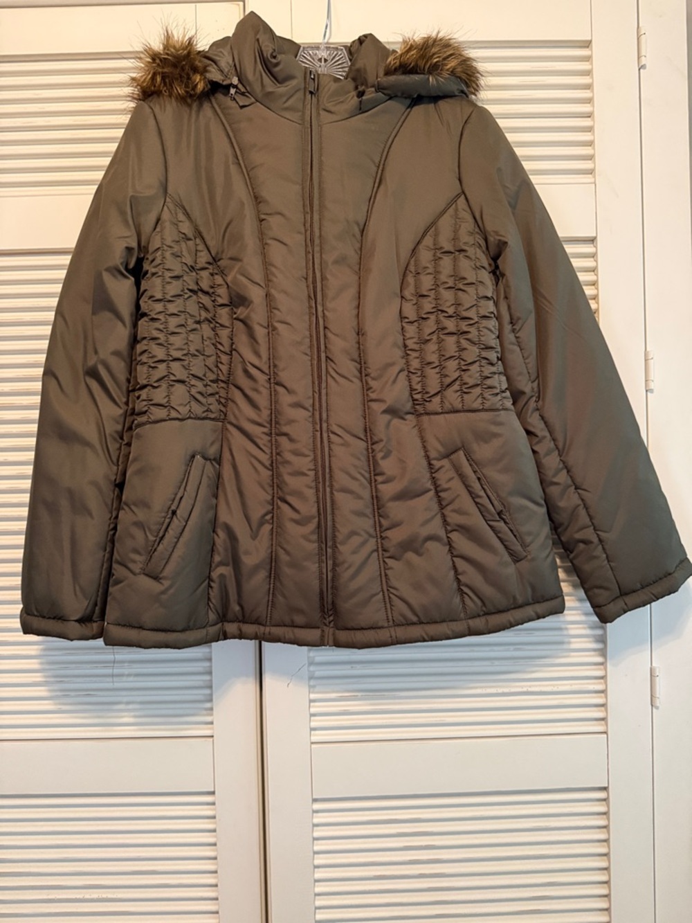 FADED GLORY Olive Green Quilted Hooded Puffer Jacket with Faux-Fur Trim